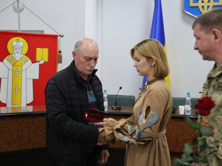 Важливо пам'ятати, якою ціною нам дається Україна: у Луцьку родинам полеглих Героїв вручили нагороди