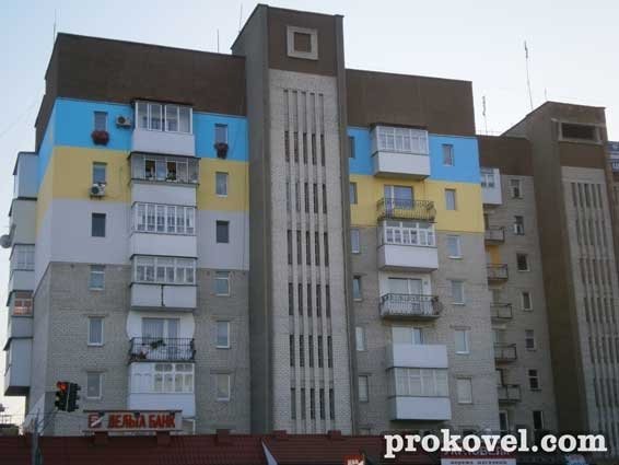 Місто на Волині «одягнули» в  патріотичні кольори. ФОТО