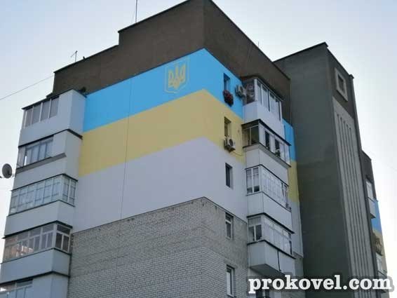 Місто на Волині «одягнули» в  патріотичні кольори. ФОТО