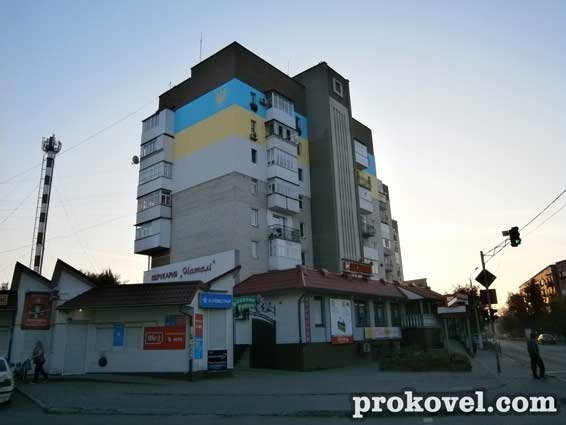 Місто на Волині «одягнули» в  патріотичні кольори. ФОТО