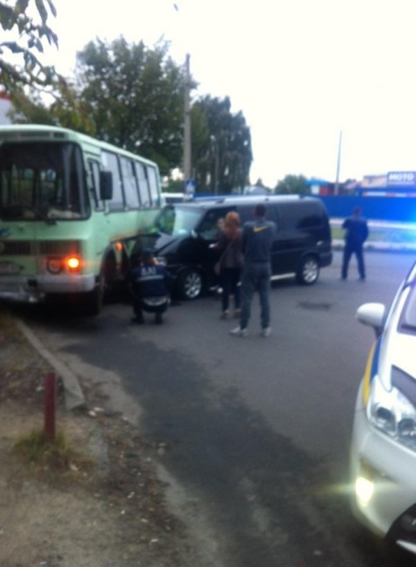 У Луцьку зіткнулись два автобyси. ФОТО