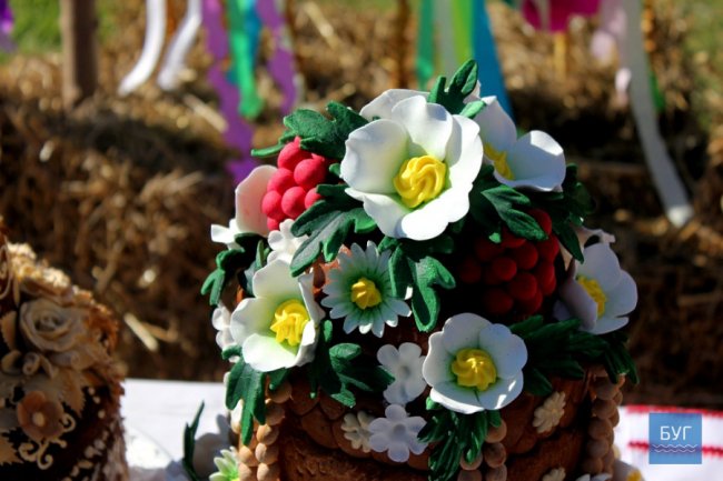 До Володимира привезли короваї з усієї області. ФОТО