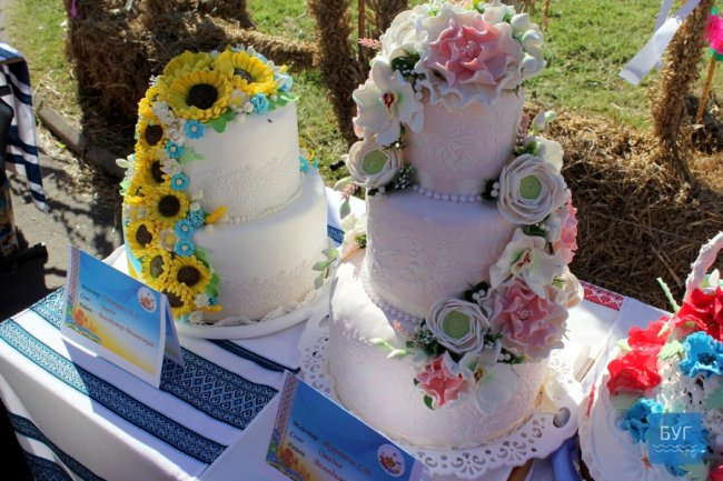 До Володимира привезли короваї з усієї області. ФОТО