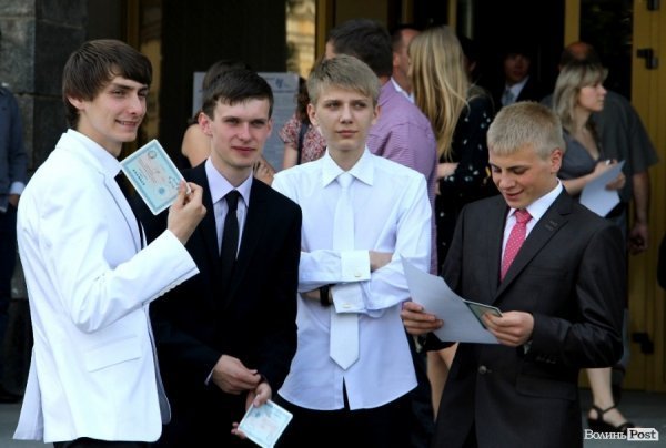 Луцьк відгуляв шкільні випускні. ФОТО