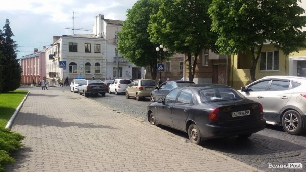 Чому в Луцьку зупинився транспорт. ФОТО