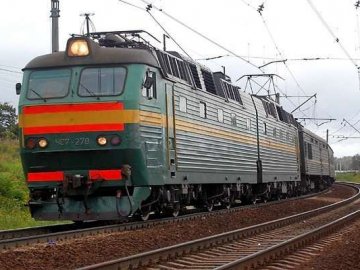 Згоріли навіть труси: провідник поїзда вижив після удару струмом у 36 тисяч вольт