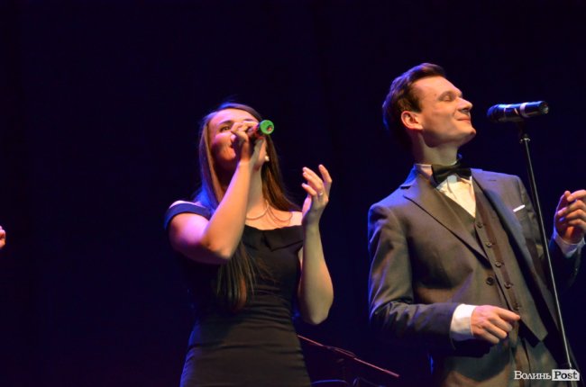 Новорічні хіти та казкова енергетика: як лучан розважали LeoBand Orchestra. ФОТОРЕПОРТАЖ