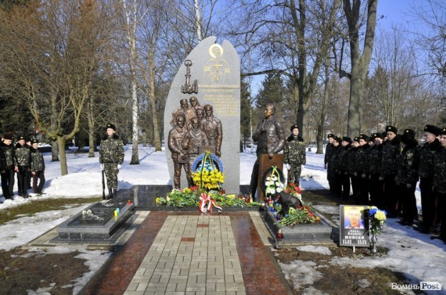 Сотні лучан вшанували пам’ять Героїв Небесної Сотні