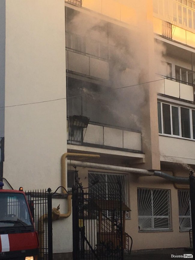 У луцькому «Бім-Бомі» горить квартира. ФОТО. ОНОВЛЕНО