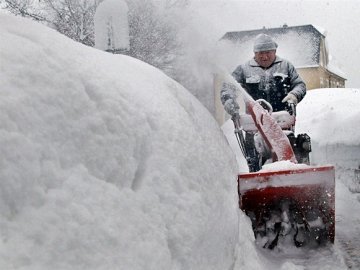 Через снігопади у Європі гинуть люди