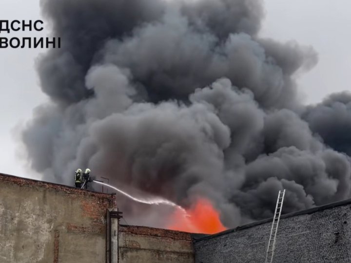 У Луцьку завершили гасіння пожеж після нічної атаки «шахедів»