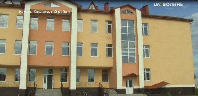 Скандальна волинська школа: батьки вийшли на акцію протесту. ВІДЕО