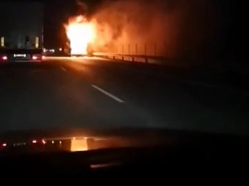 У Польщі горів український автобус. ВІДЕО