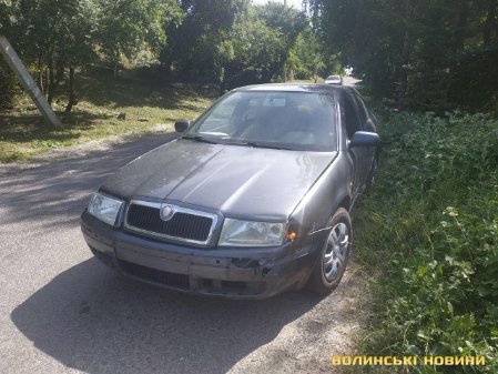 У Луцьку через зіткнення перевернувся мінівен. ФОТО
