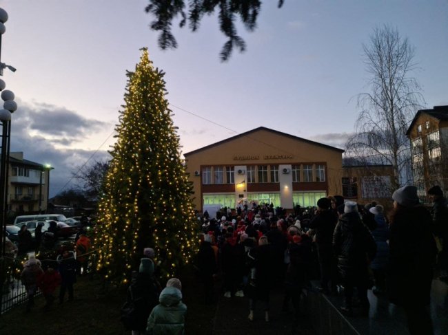 У Підгайцівській громаді «запалили» головну ялинку. ФОТО. ВІДЕО