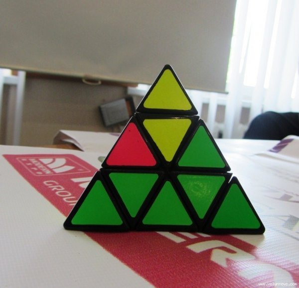 У Луцьку кубик Рубіка збиратимуть ногами. ФОТО