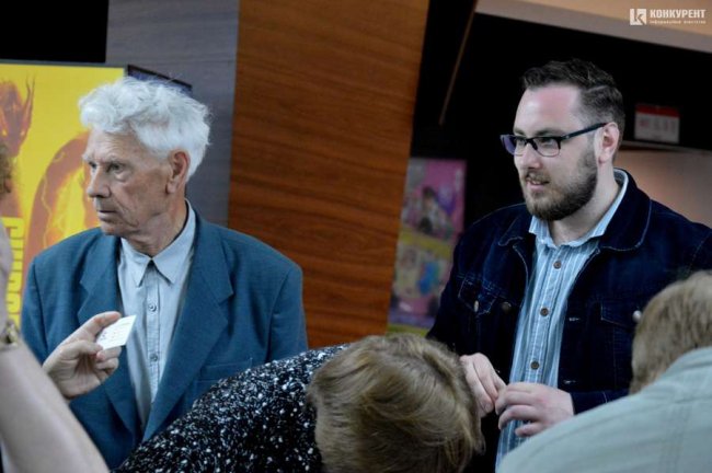 Луцькі пенсіонери лишилися під враженнями від «Генія і безумця» у «Промені»