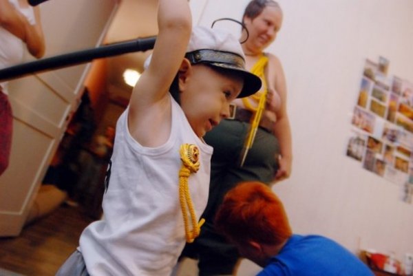 FEMEN вивели на вулиці Києва Лукашенка. ФОТО.