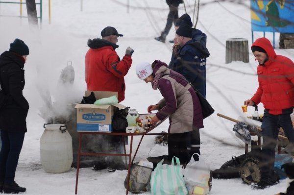 «Волонтерська гостина» на Волині назбирала на Водохреща більше 2000 гривень.ФОТО