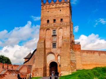 Просять облаштувати в`їзд у замок Любарта для людей на візках 