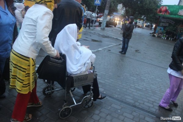 Як у луцьких лікарнях бомбу шукали. ФОТО