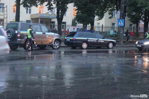 Як у луцьких лікарнях бомбу шукали. ФОТО