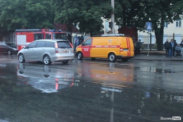 Як у луцьких лікарнях бомбу шукали. ФОТО