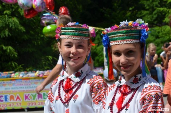 У Луцьку відзначили День молоді та День Конституції. ФОТО