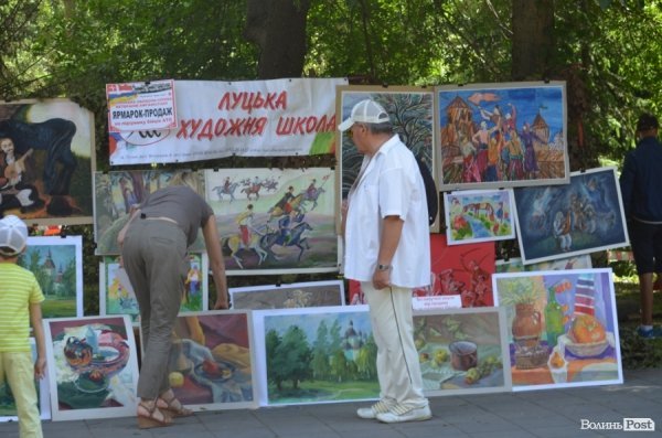 У Луцьку відзначили День молоді та День Конституції. ФОТО