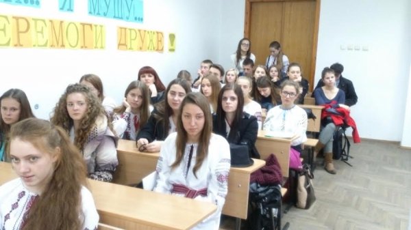 Волинські студенти зустрілись із відомим письменником. ФОТО