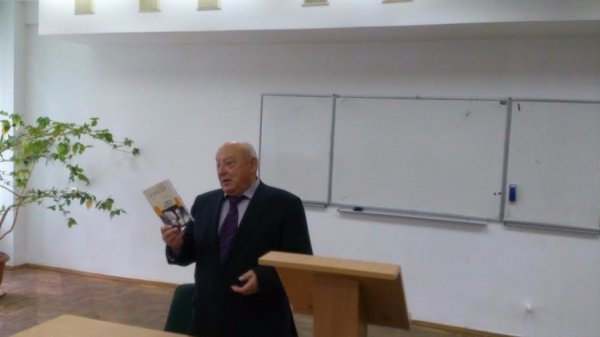 Волинські студенти зустрілись із відомим письменником. ФОТО