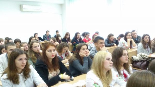 Волинські студенти зустрілись із відомим письменником. ФОТО