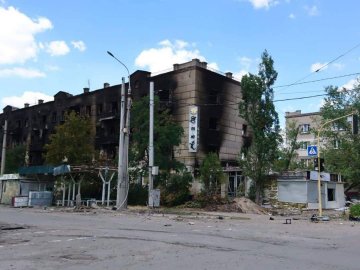 Росіяни знищують артилерією села, щоб вийти на адмінмежу Луганщини, – Гайдай