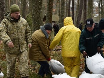 На Волині місцеві жителі укріплюють кордон із Білоруссю. ФОТО