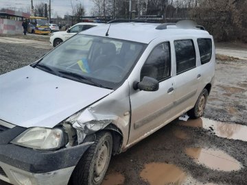 У Луцьку люди затримали п'яного таксиста, який хотів втекти з місця аварії