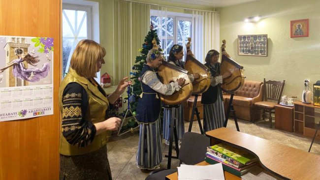 У медзакладі Луцька для поранених бійців влаштували концерт різдвяної музики