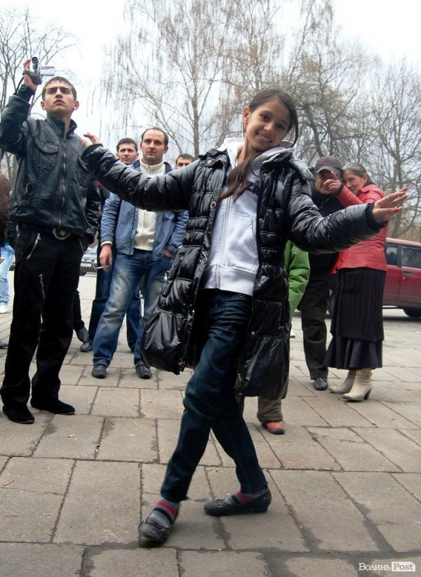 У центрі Луцька гуляли цигани. ФОТО