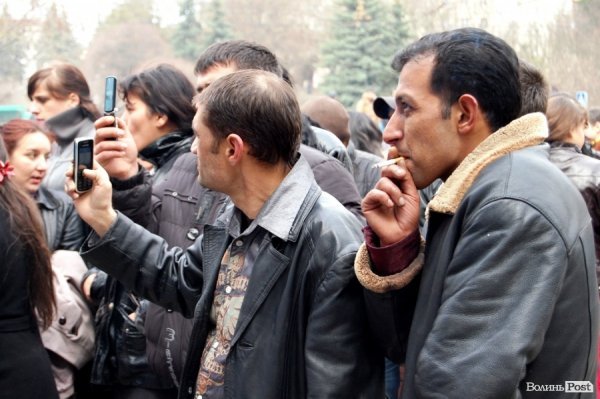 У центрі Луцька гуляли цигани. ФОТО