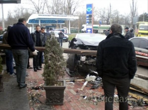 В Одесі іномарка з 16-річним водієм збила двох людей. ФОТО