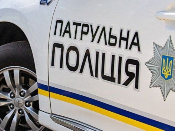 На Волині патрульні врятували дитину, яка сиділа біля відчиненого вікна. ВІДЕО