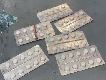 Волинянин намагався у кишені куртки провезти наркотичні таблетки через кордон. ФОТО