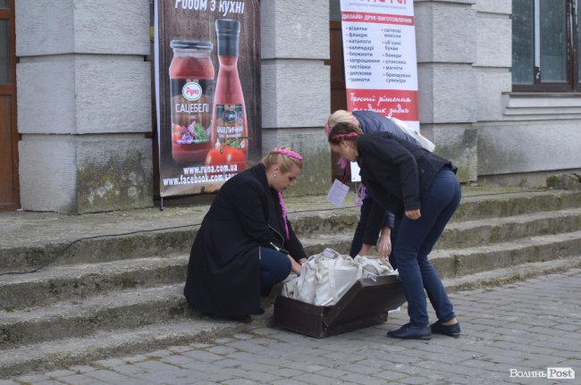 З хлібом, горілкою та кров’ю: у Луцьку відкрили фестиваль театрів. ФОТО
