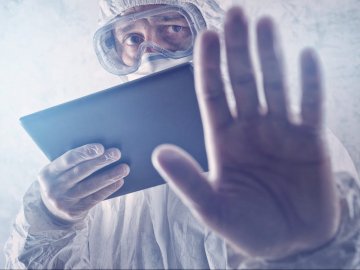 Через новий штам коронавірусу Омікрон Україна вводить заборону на в'їзд деяким іноземцям