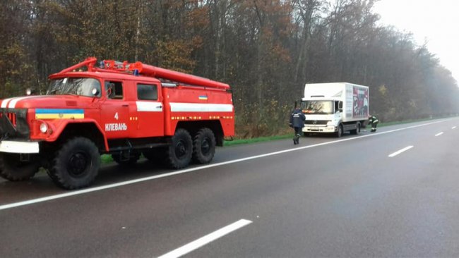 На трасі «Устилуг – Луцьк - Рівне» вантажівка злетіла з дороги у кювет. ФОТО