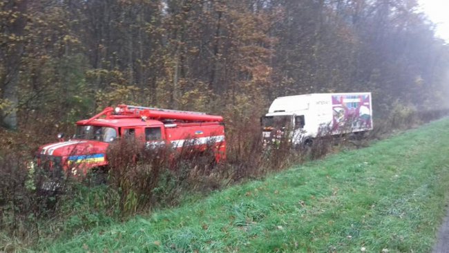 На трасі «Устилуг – Луцьк - Рівне» вантажівка злетіла з дороги у кювет. ФОТО