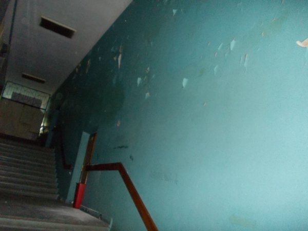 Грибок, корозія і дірявий дах: яким продали кінотеатр «Промінь». ФОТО