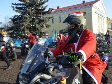 У Ковелі біля міської ялинки – з'їзд «Миколаїв» на мотоциклах. ФОТО