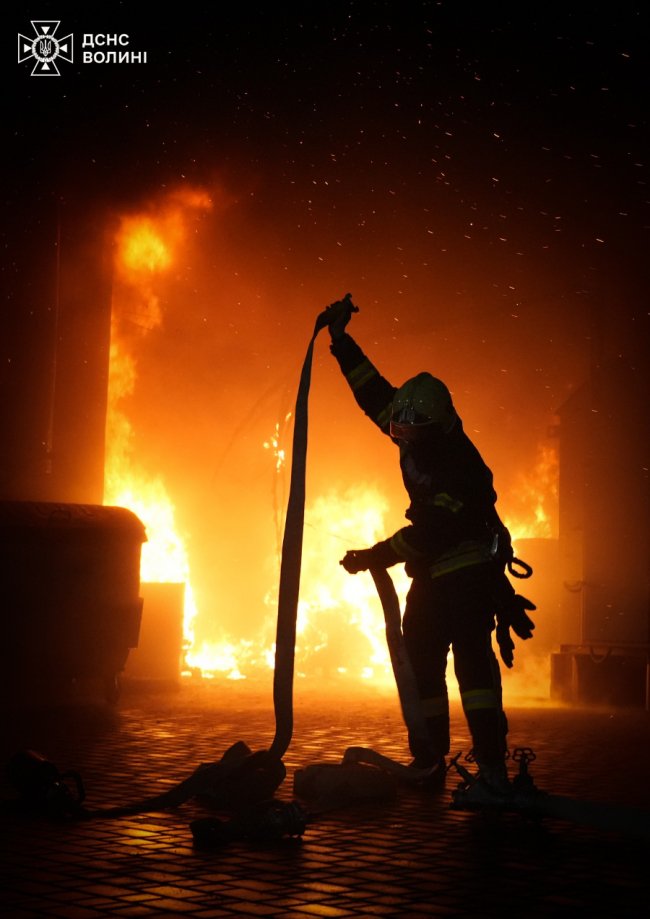 У Луцькому районі горіла господарська споруда. ФОТО