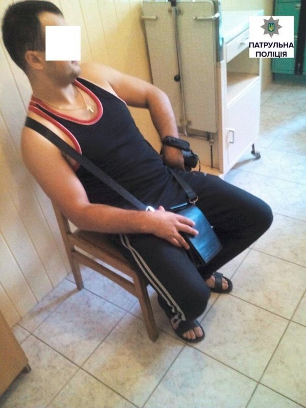 Луцькі патрульні затримали п'яного журналіста-дебошира. ФОТО