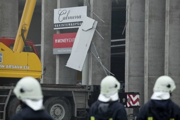 У Ризі обвалився дах торгового центру ‒ 52 людини загинули. ФОТО